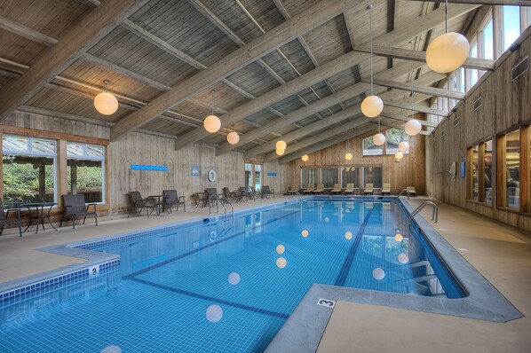 Indoor pool, pool loungers
