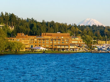 Hotel Exterior at Woodmark Hotel and Still Spa
