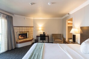 Deluxe Room, 1 King Bed, Fireplace | Premium bedding, down comforters, desk, blackout drapes