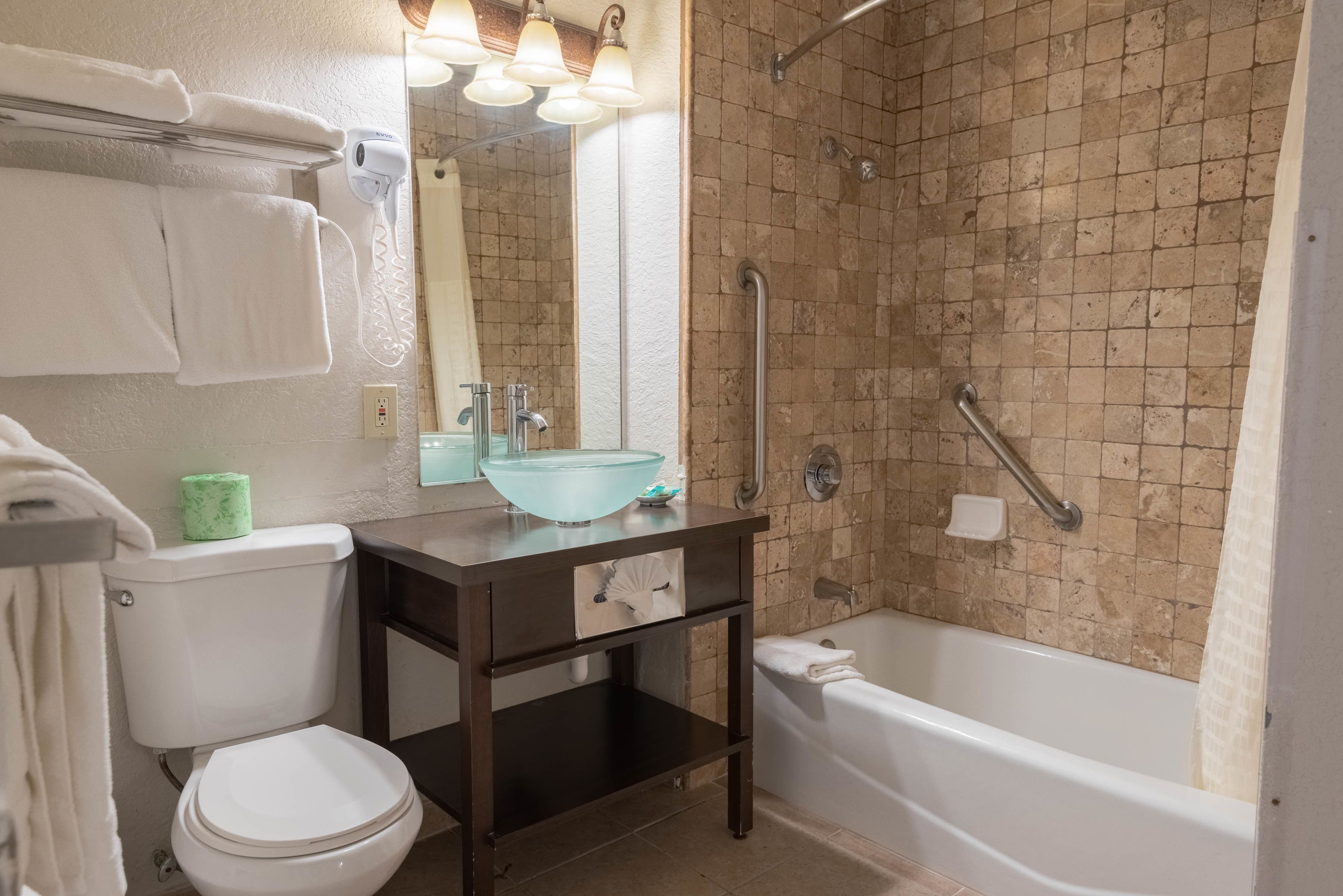 combined shower/bathtub, free toiletries, hair dryer, towels