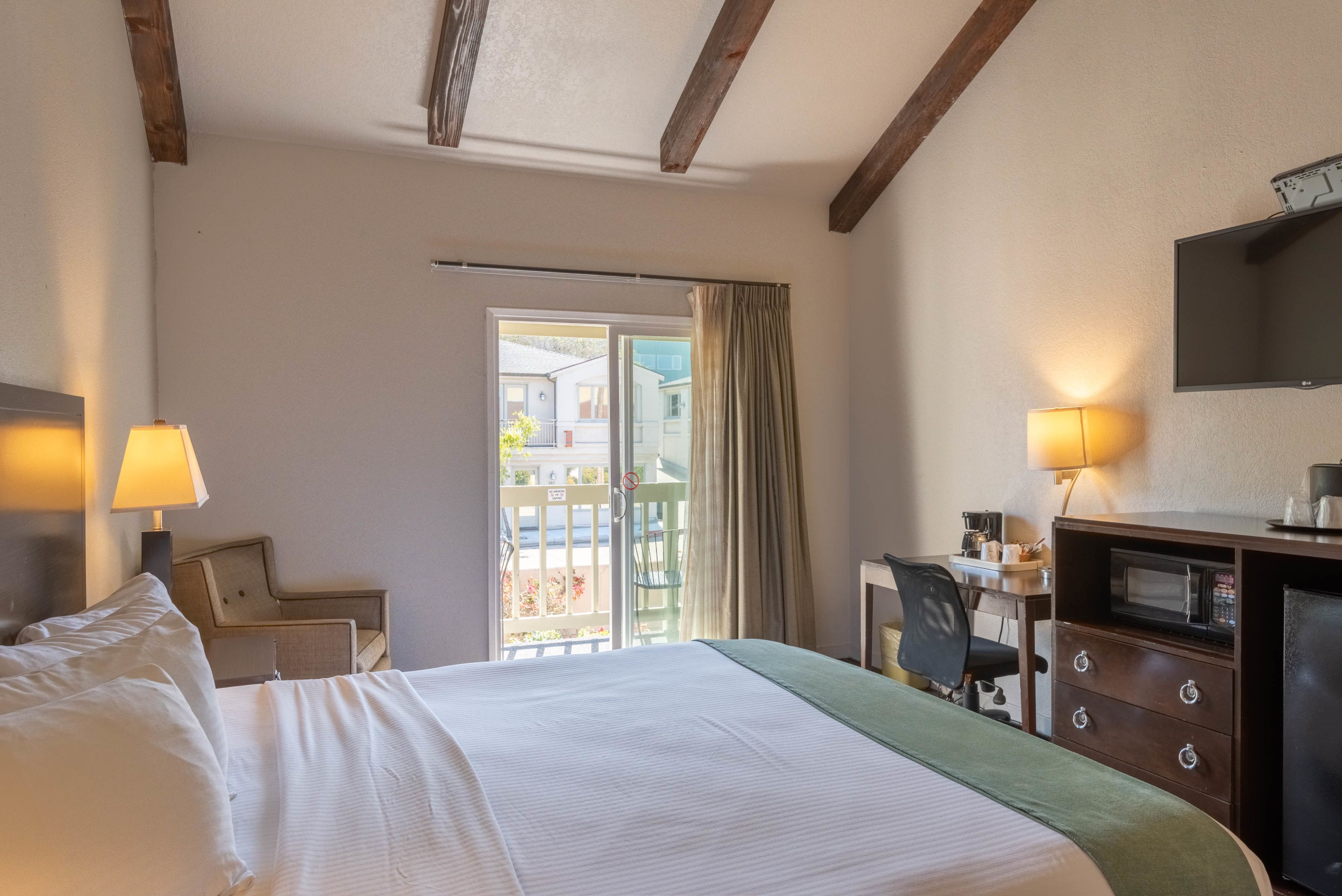 deluxe room, 1 king bed | 1 bedroom, premium bedding, down duvets, desk