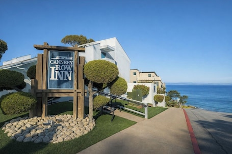 Fachada da propriedade. Cannery Row Inn