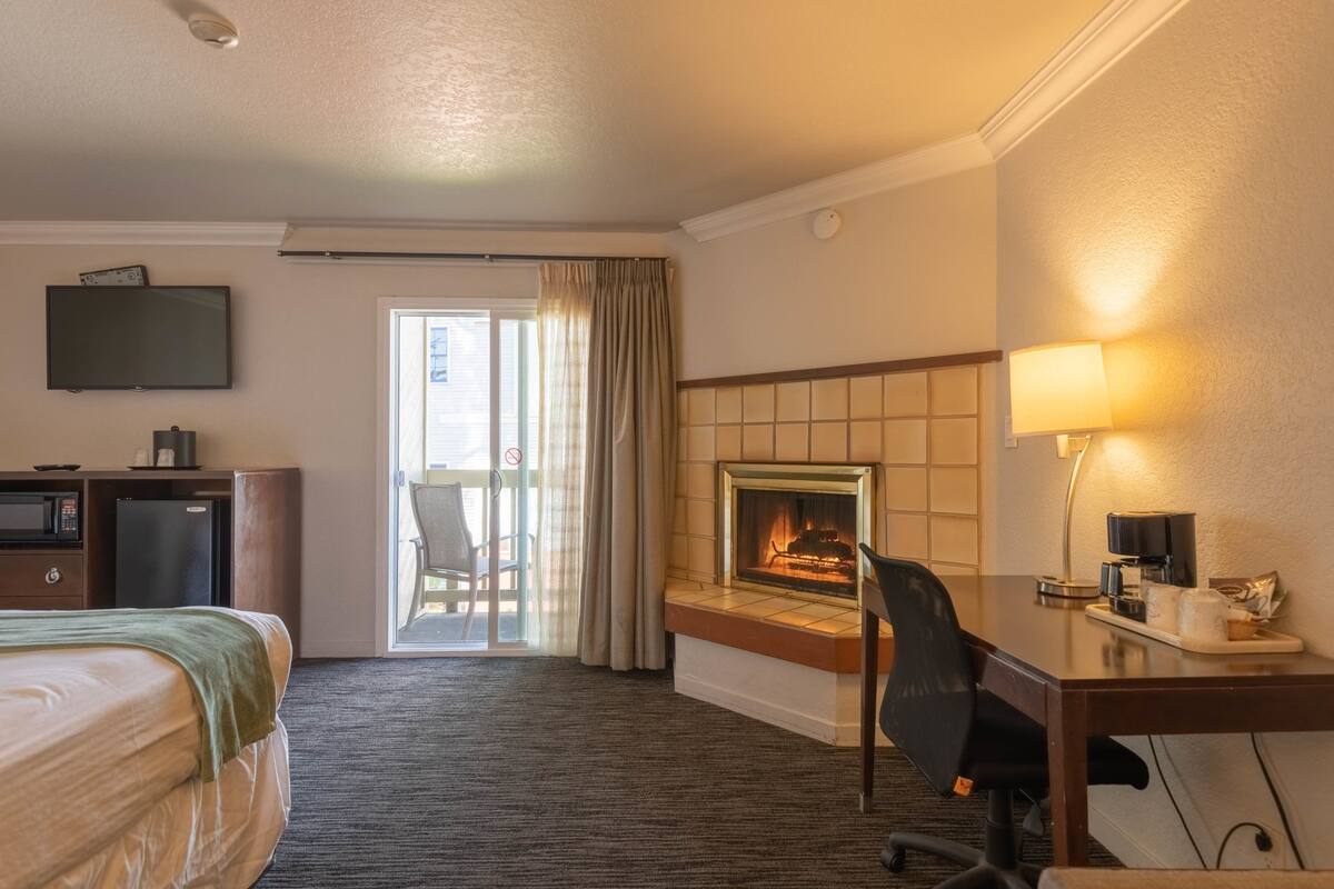 Premium bedding, down duvets, desk, laptop workspace