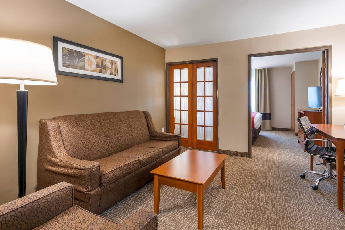 Suite, 1 King Bed, Non Smoking | Premium bedding, pillowtop beds, desk, laptop workspace