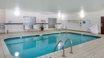 Indoor pool, sun loungers