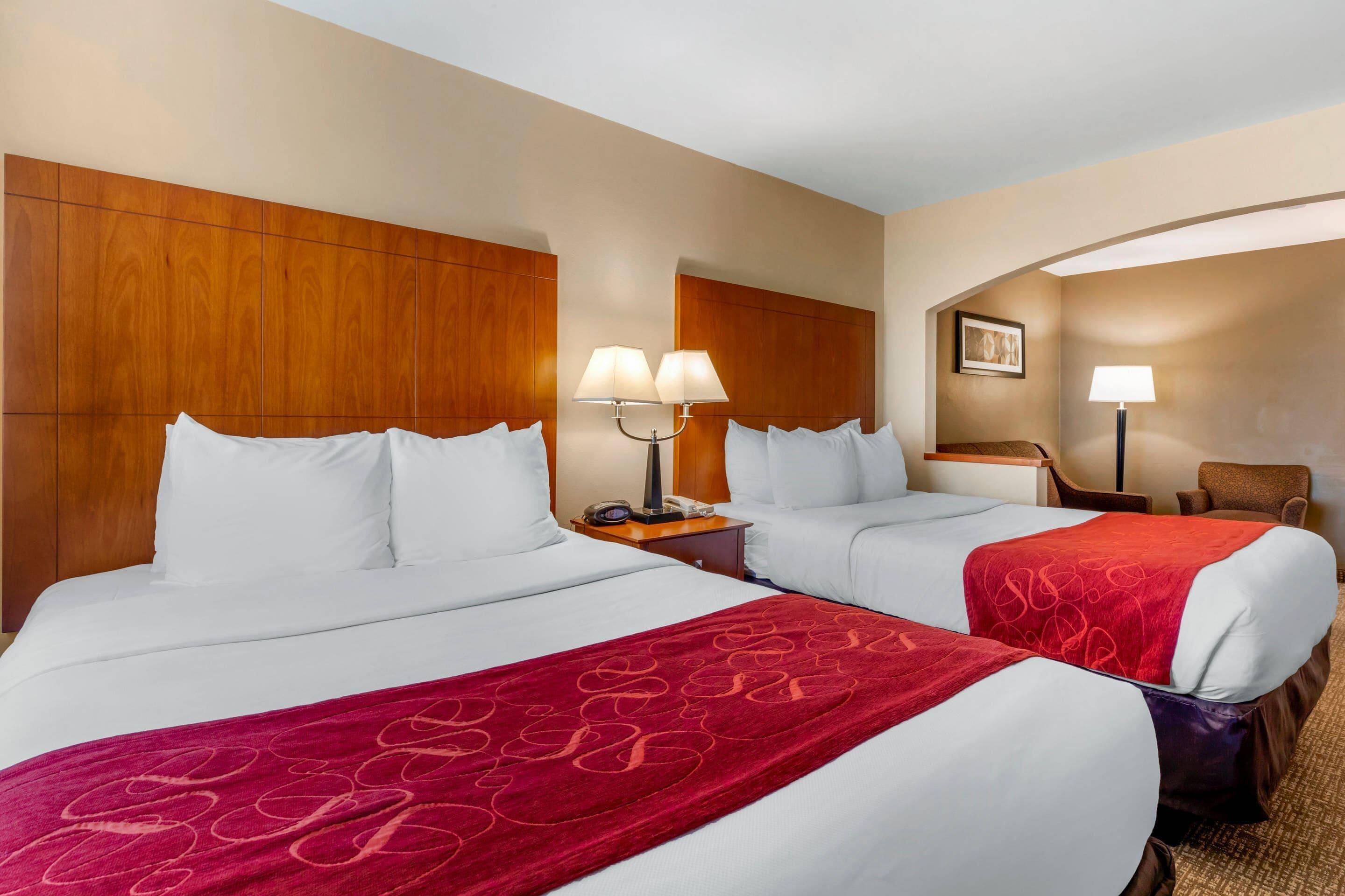 Suíte, 2 camas Queen, para não fumantes | Roupas de cama premium, camas com colchões pillow-top, escrivaninha