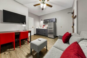1 bedroom, in-room safe, desk, blackout curtains
