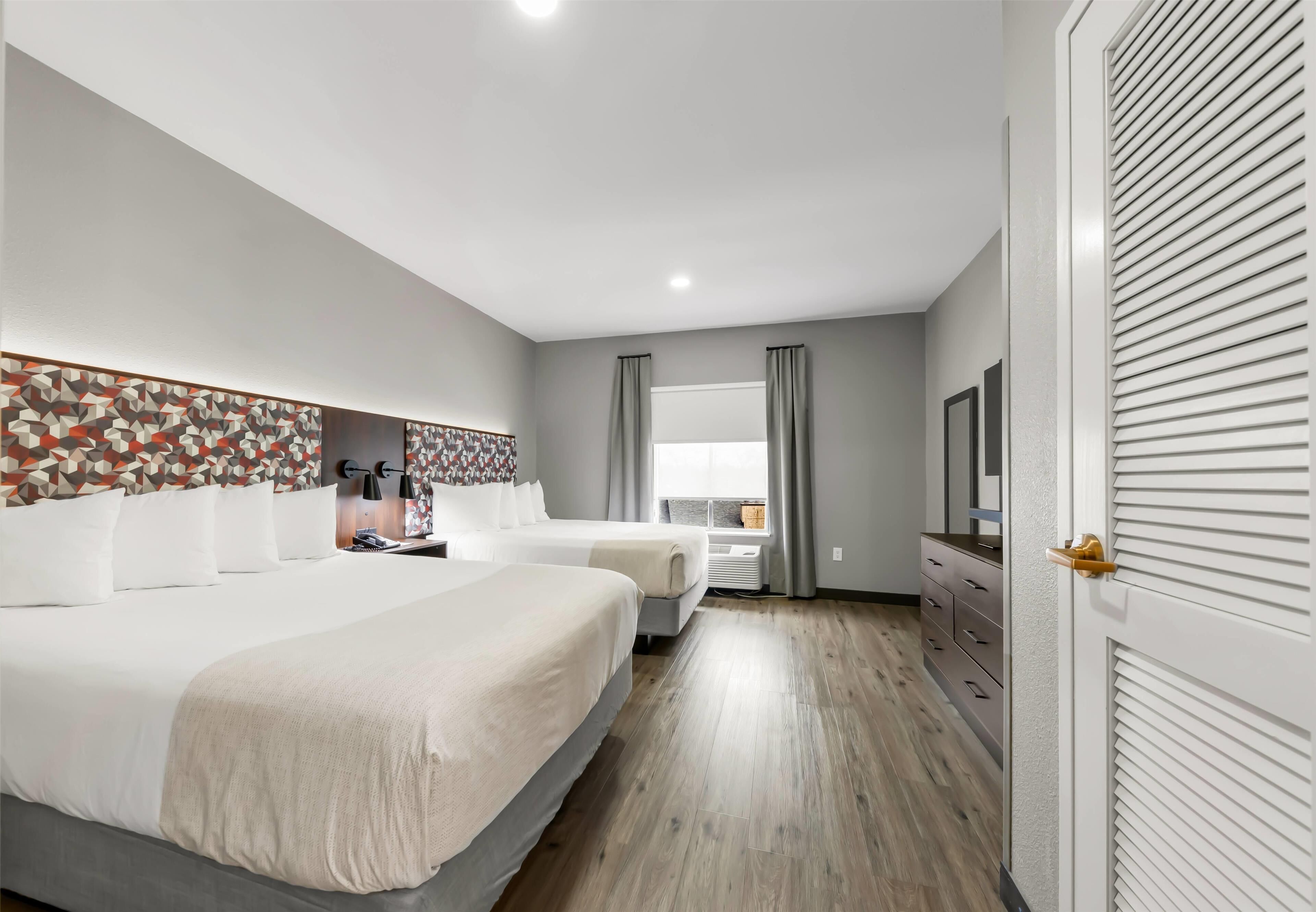 1 bedroom, in-room safe, desk, blackout curtains