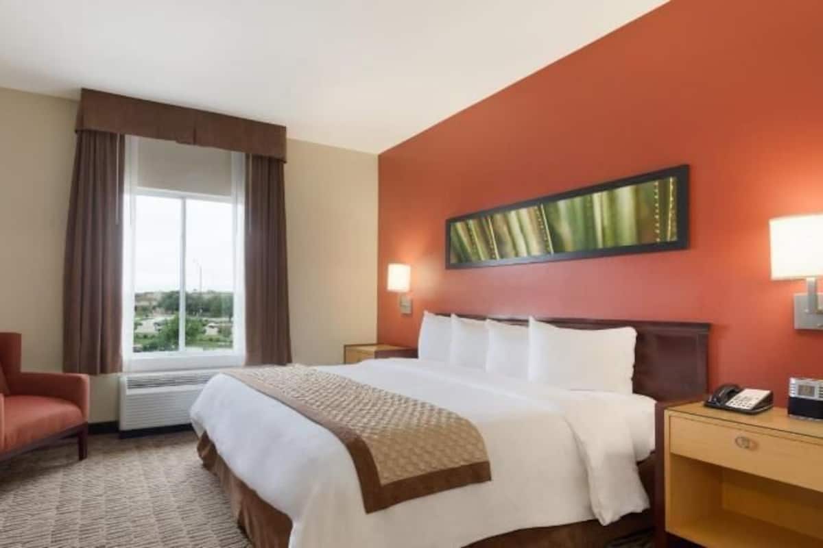 1 bedroom, in-room safe, desk, blackout drapes