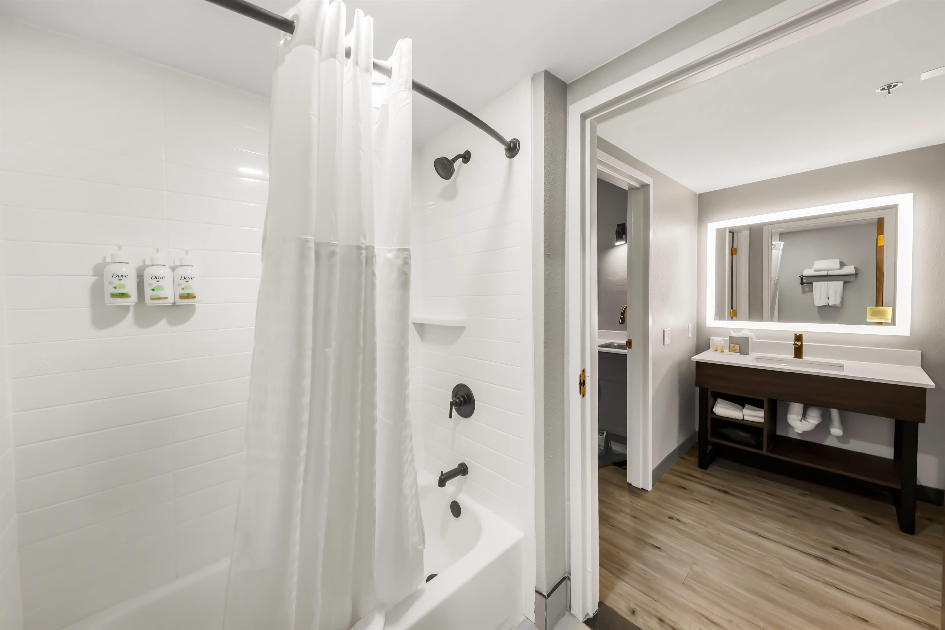 1 bedroom, in-room safe, desk, blackout curtains