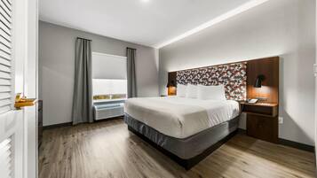 1 bedroom, in-room safe, desk, blackout drapes