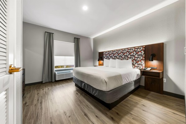 1 bedroom, in-room safe, desk, blackout curtains