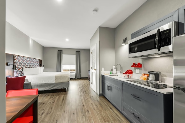 1 quarto, cofres nos quartos, escrivaninha, cortinas blackout