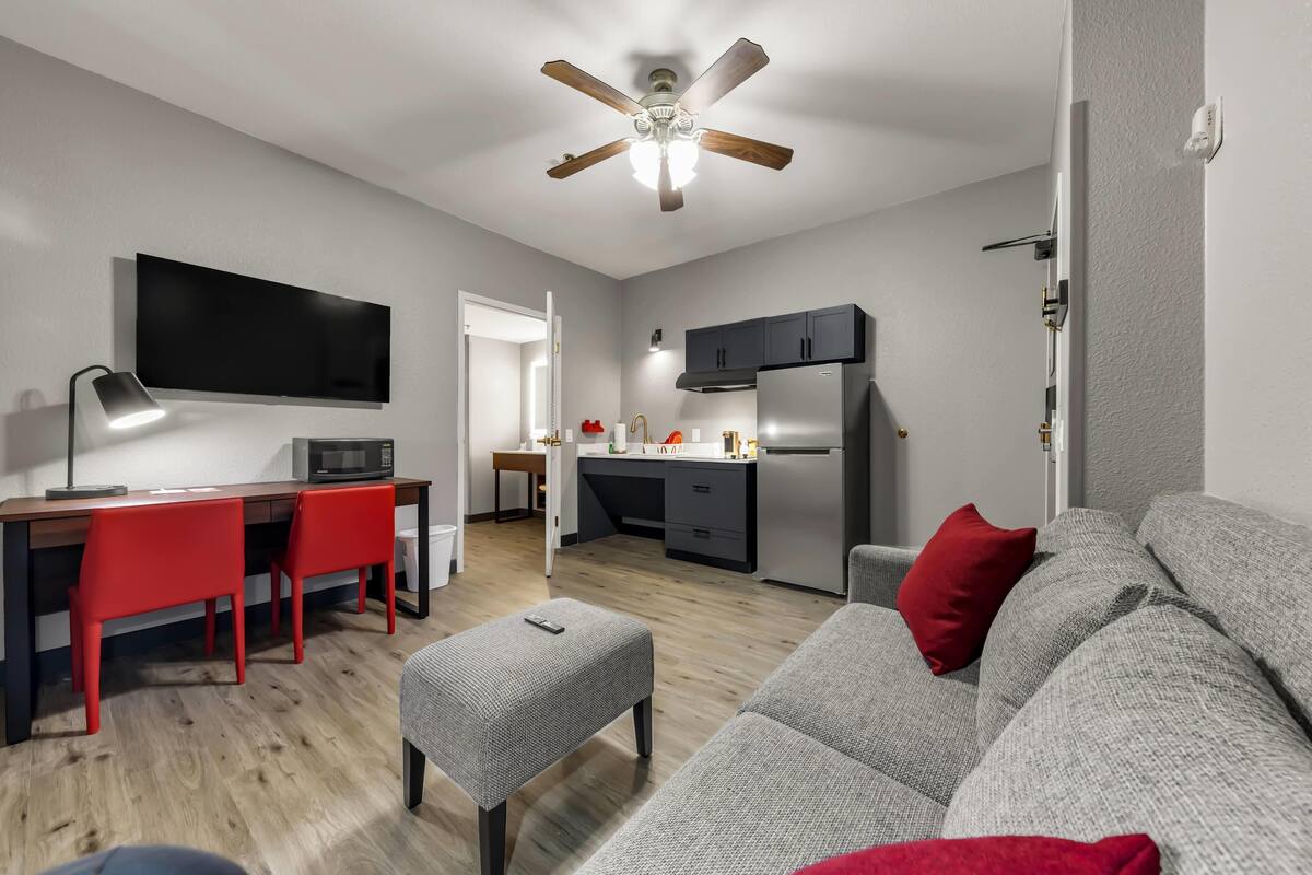 1 bedroom, in-room safe, desk, blackout curtains