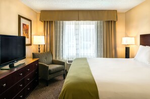 Desk, blackout drapes, iron/ironing board, free cribs/infant beds - Holiday Inn Express & Suites Sandy - South Salt Lake City by IHG (Sandy)
