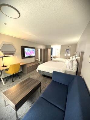 Desk, blackout curtains, iron/ironing board, free cots/infant beds - Holiday Inn Express & Suites Sandy - South Salt Lake City by IHG (Sandy)