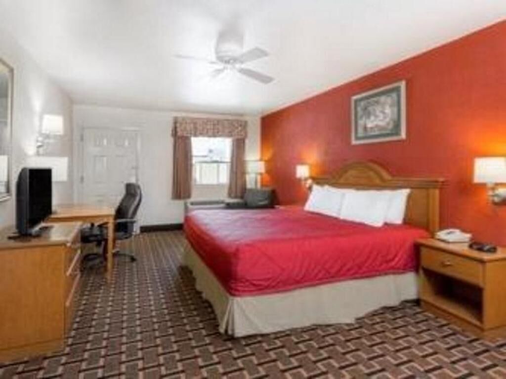 Desk, laptop workspace, blackout drapes, free cribs/infant beds