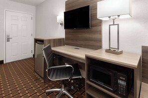 Desk, laptop workspace, blackout curtains, free cots/infant beds - Ramada Limited San Angelo (San Angelo)