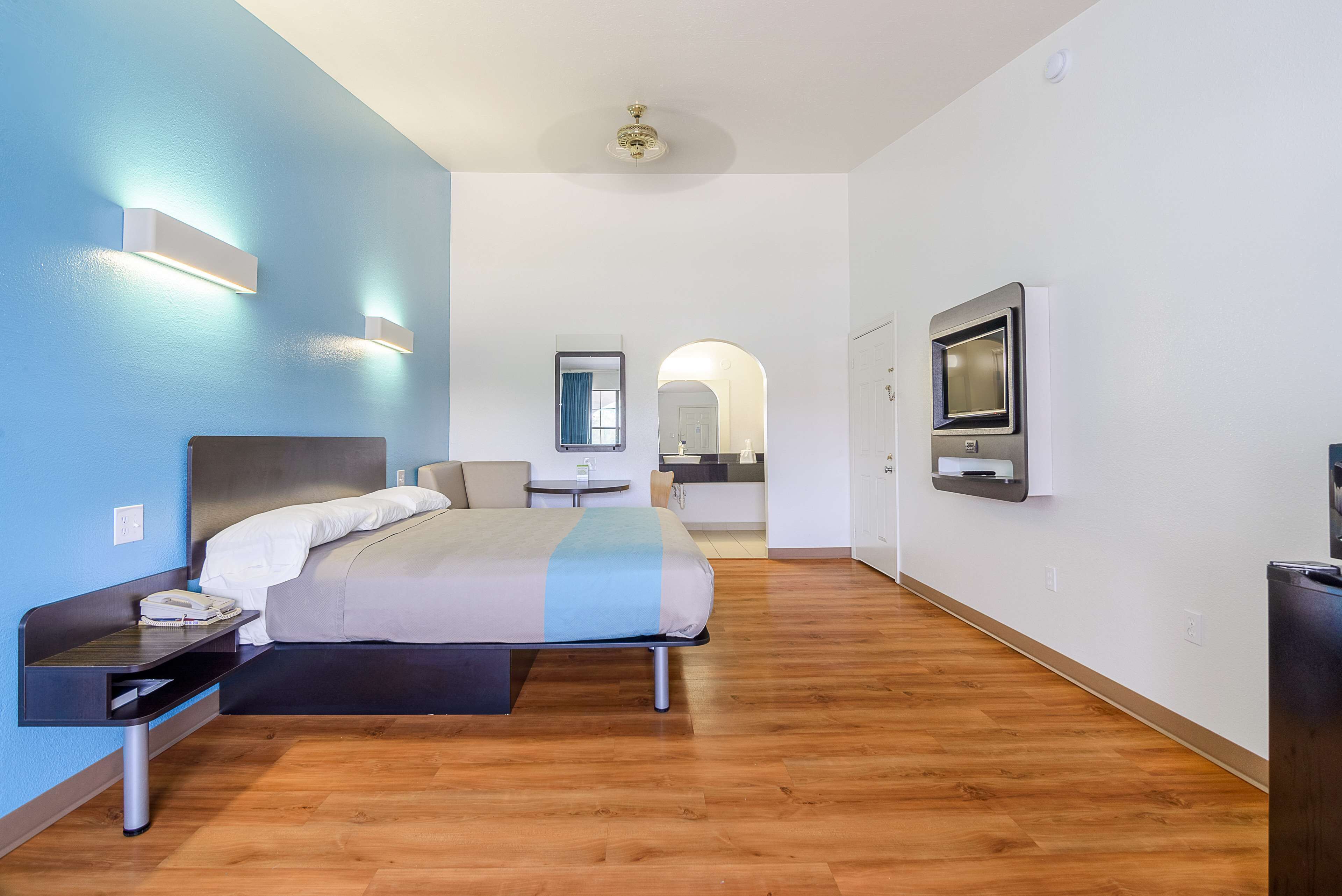 Minibar, desk, laptop workspace, blackout drapes