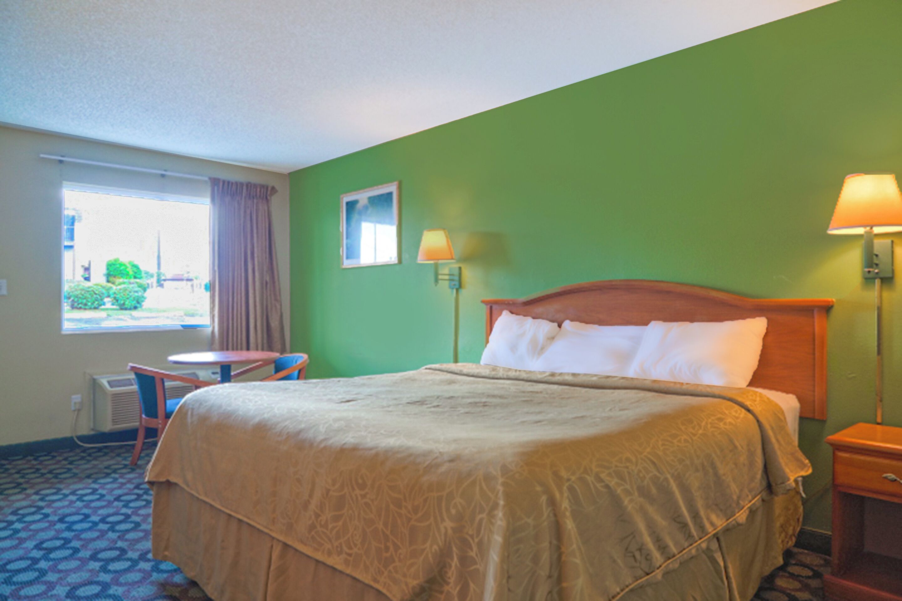 Strykejern/-brett, wi-fi (inkludert), sengetøy og vekkerklokke