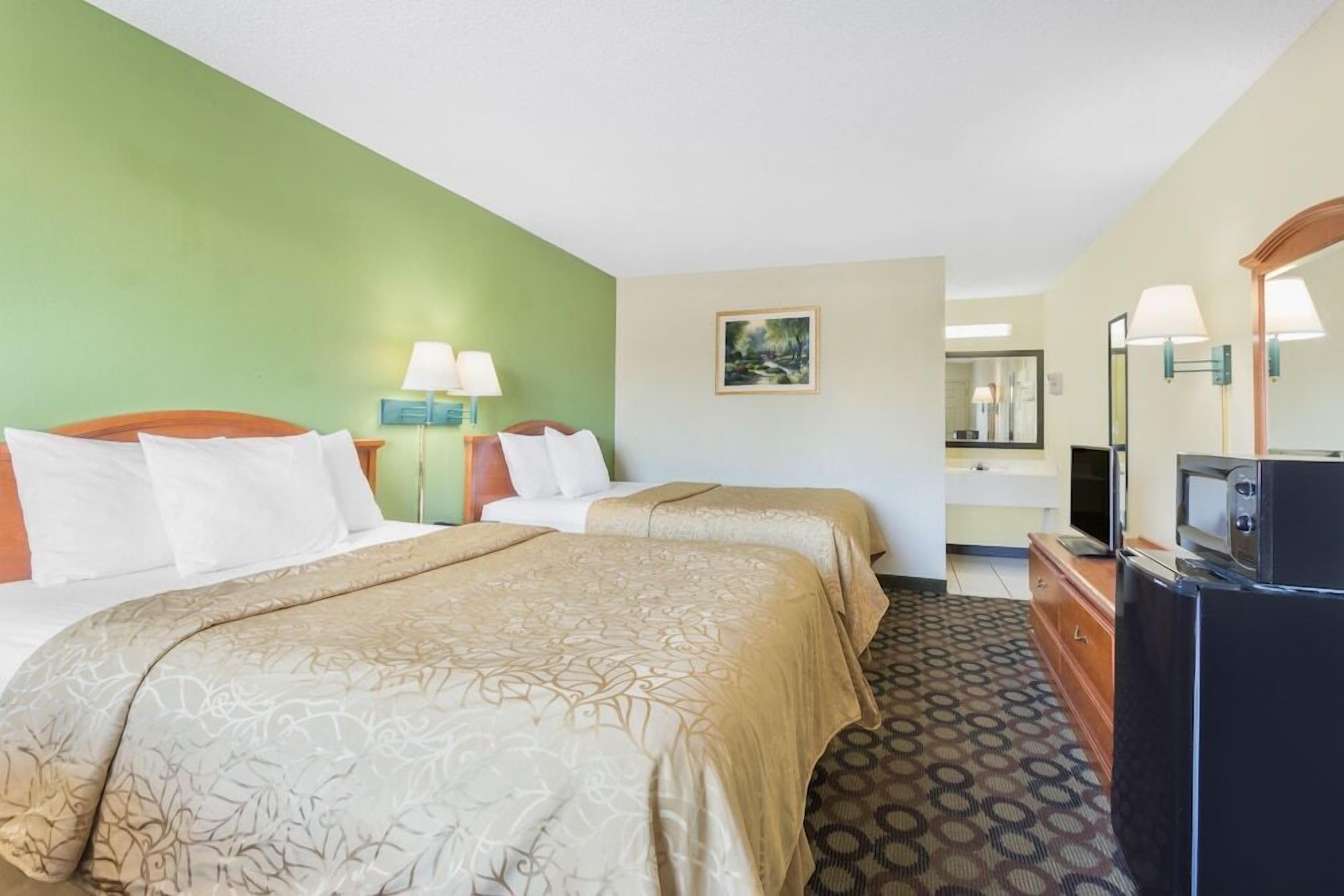 Strykejern/-brett, wi-fi (inkludert), sengetøy og vekkerklokke