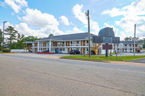 Economy Inn by OYO Ashburn I-75