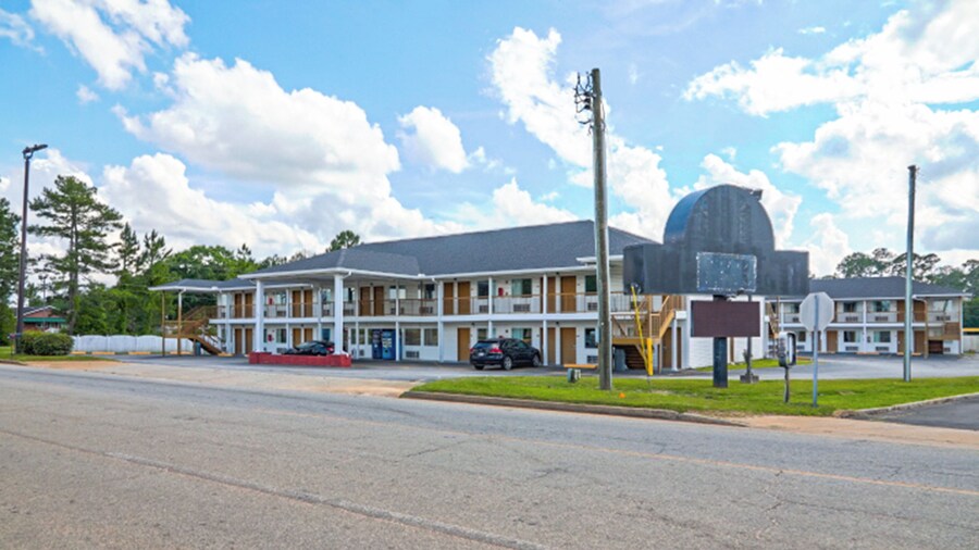 Economy Inn by OYO Ashburn I-75