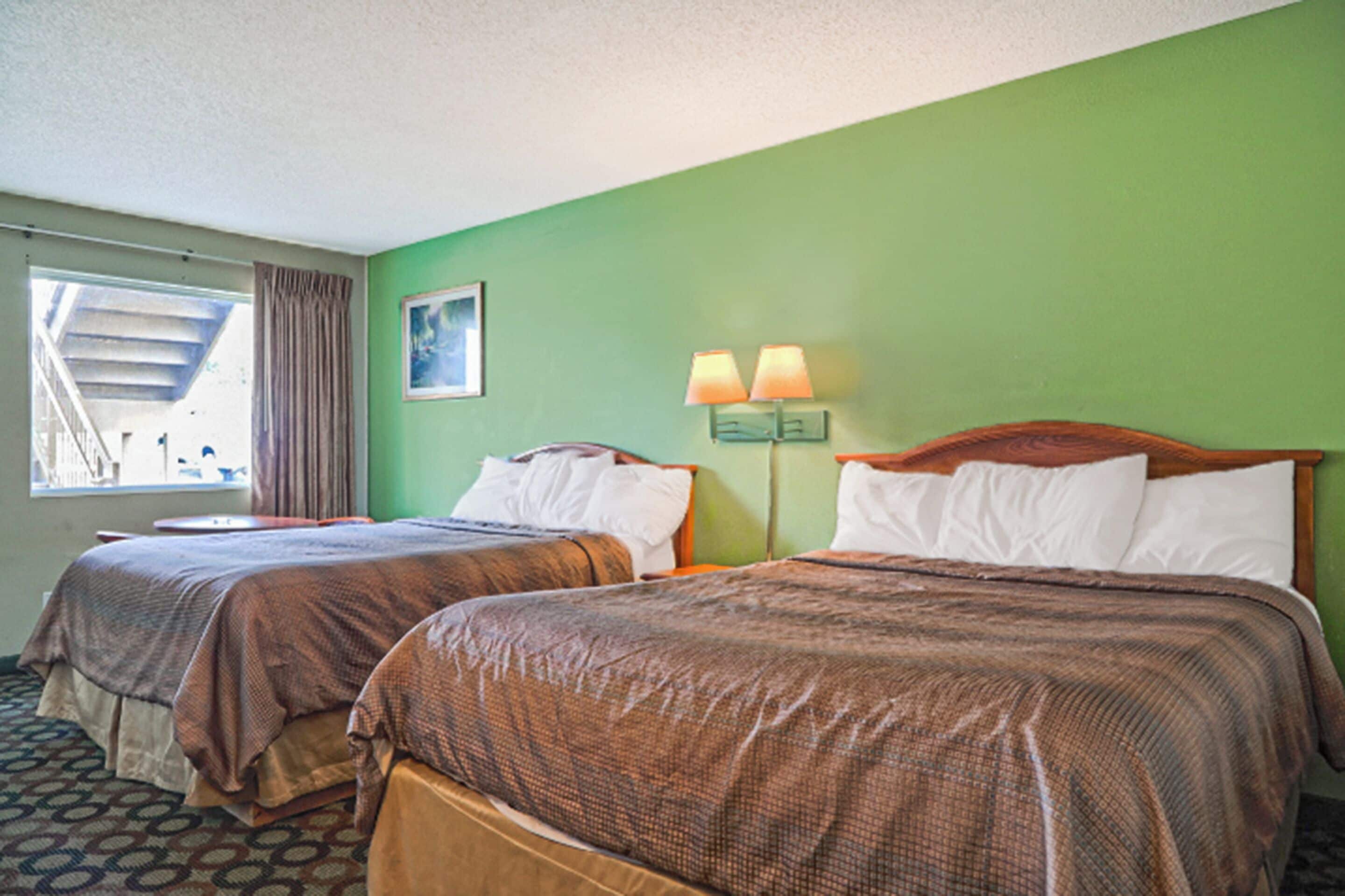 Iron/ironing board, free WiFi, bed sheets, alarm clocks