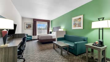 Escrivaninha, ferros/tábuas de passar roupa