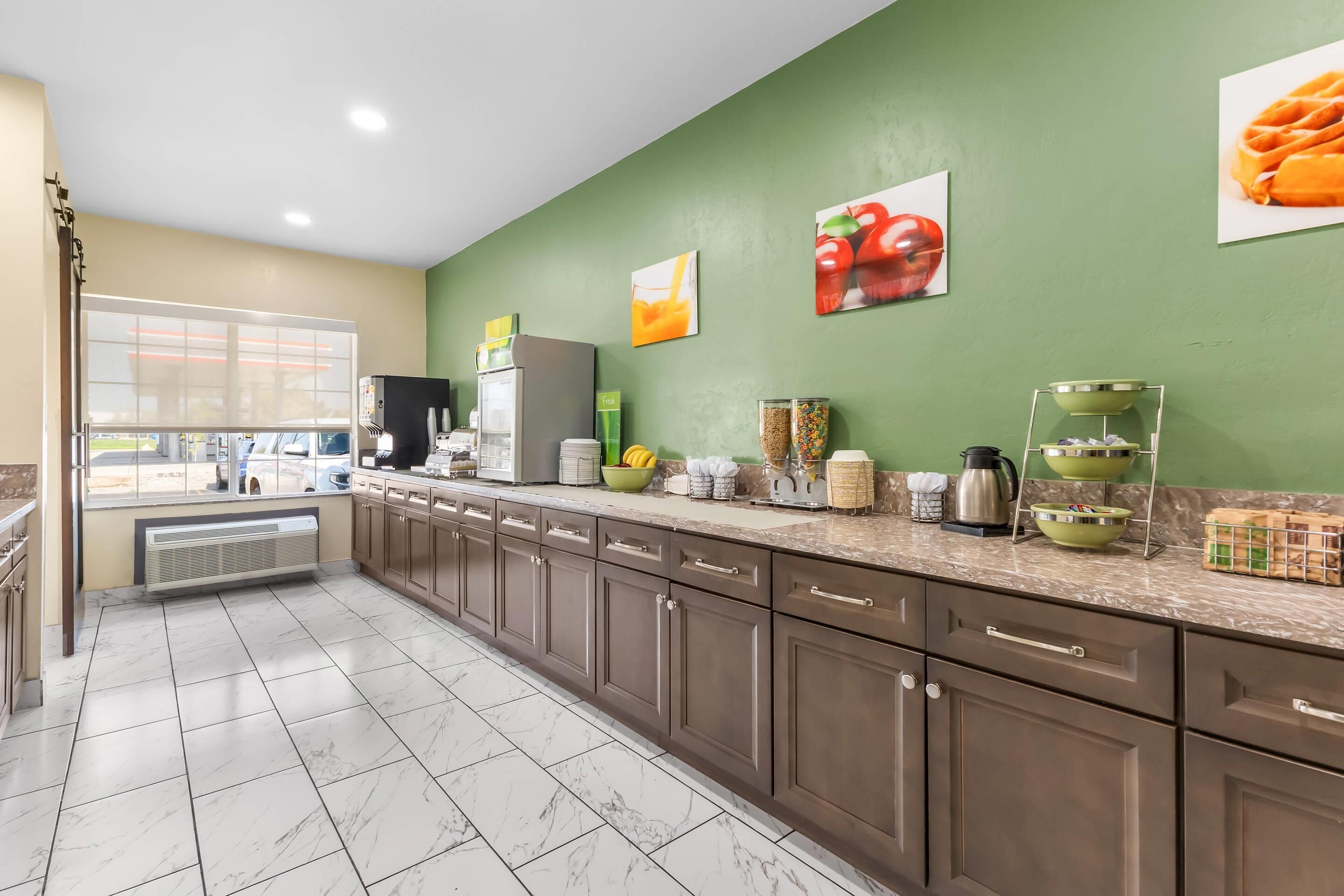 free daily full breakfast