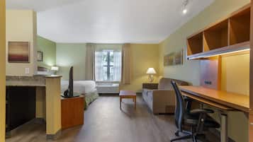 Premium Studio, Non Smoking, Refrigerator & Microwave | Hypo-allergenic bedding, iron/ironing board, free cots/infant beds