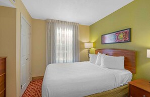 Ropa de cama hipoalergénica y tabla de planchar con plancha 