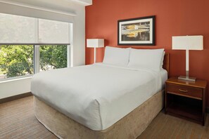 1 bedroom, pillow-top beds, desk, laptop workspace