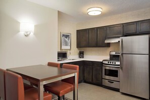In-room safe, desk, laptop workspace, blackout curtains - Residence Inn by Marriott Detroit Pontiac Auburn Hills (Pontiac)