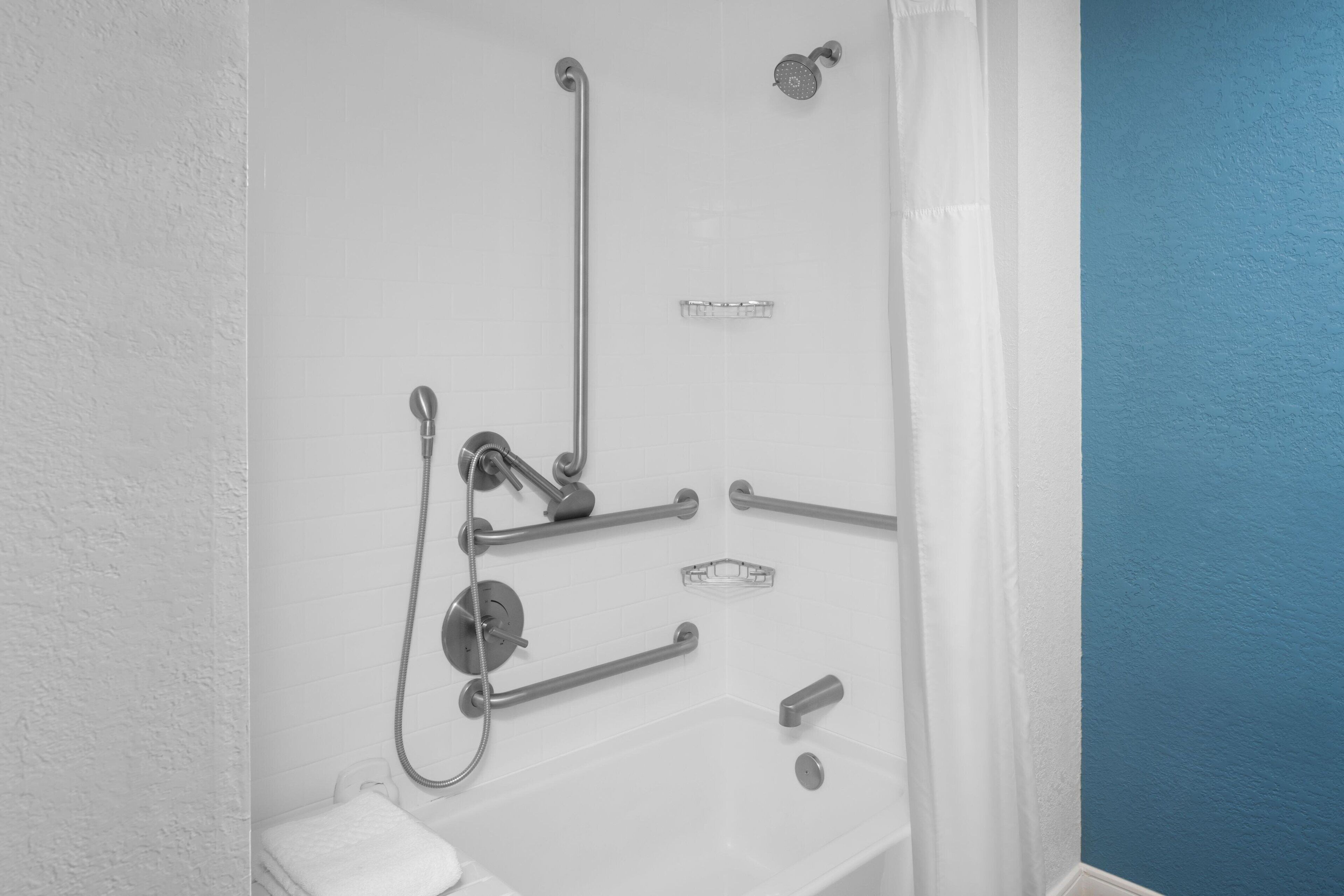 combined shower/bathtub, free toiletries, hair dryer, towels