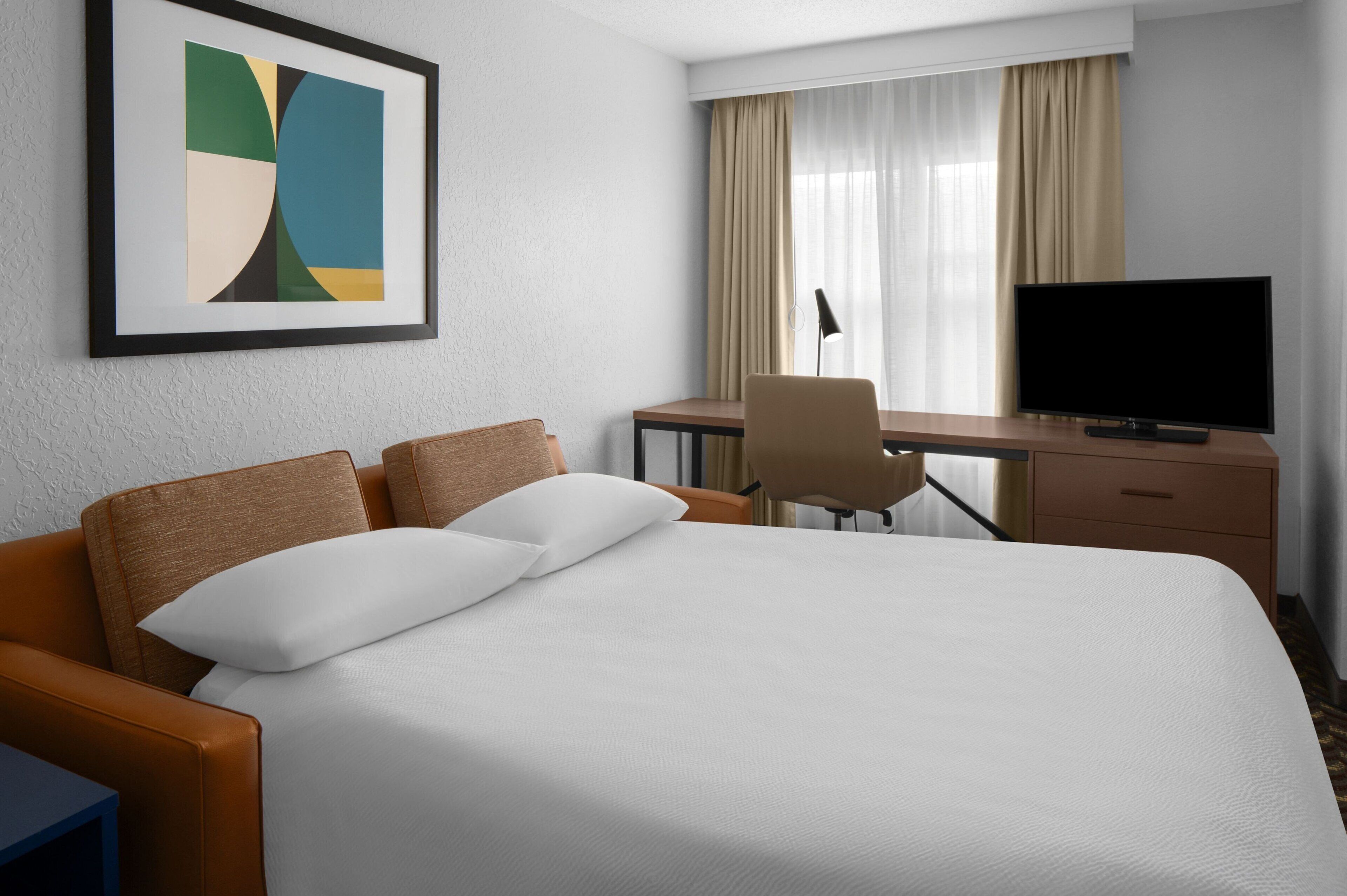premium bedding, in-room safe, desk, laptop workspace