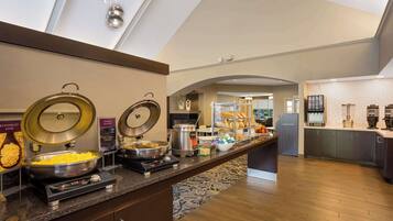 Petit déjeuner buffet compris tous les jours