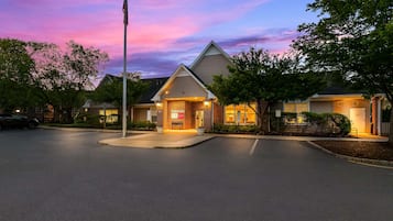 A hotel entrance with a sign reading "Sonesta."