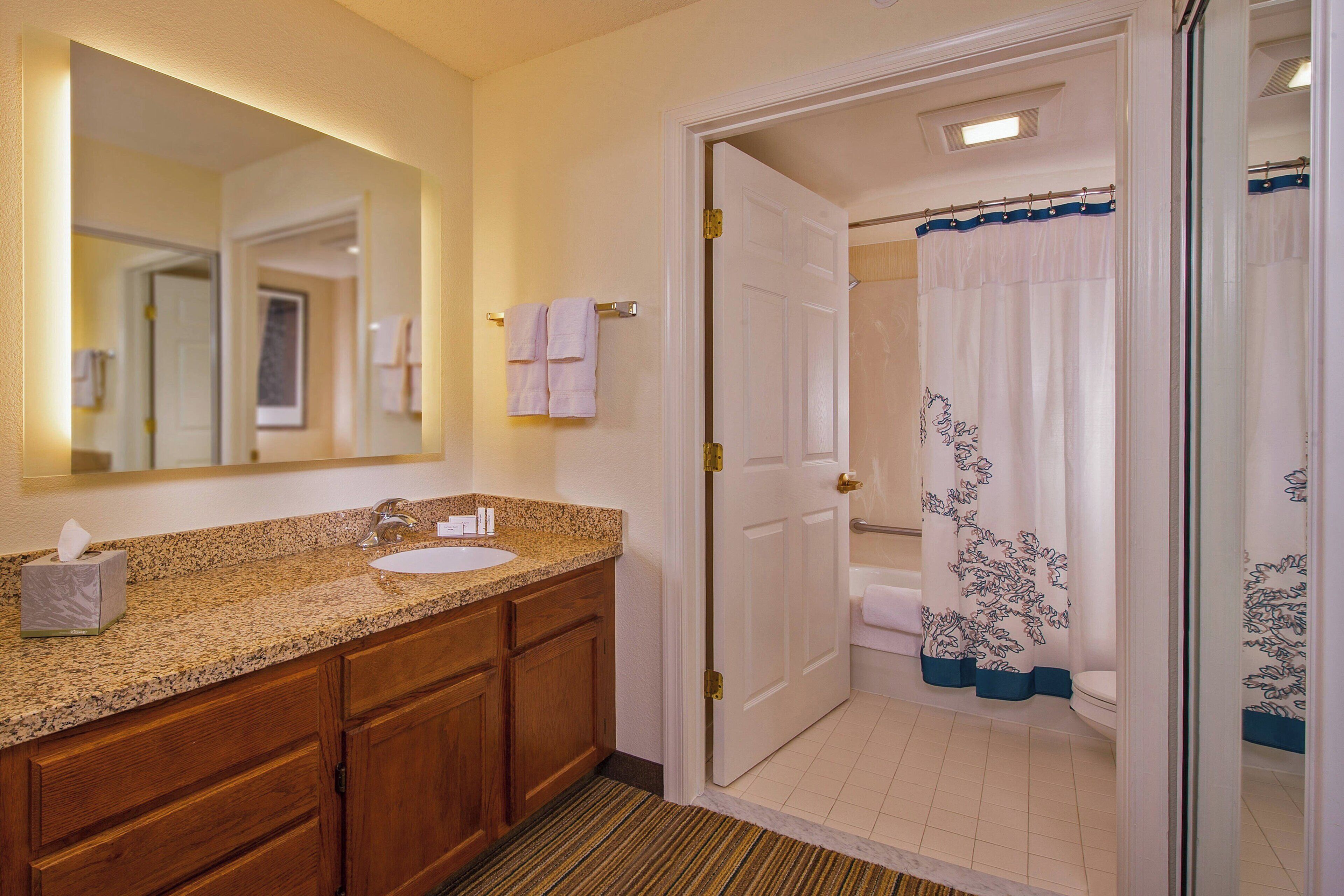 studio, 1 king bed with sofa bed | bathroom | free toiletries, hair dryer, towels