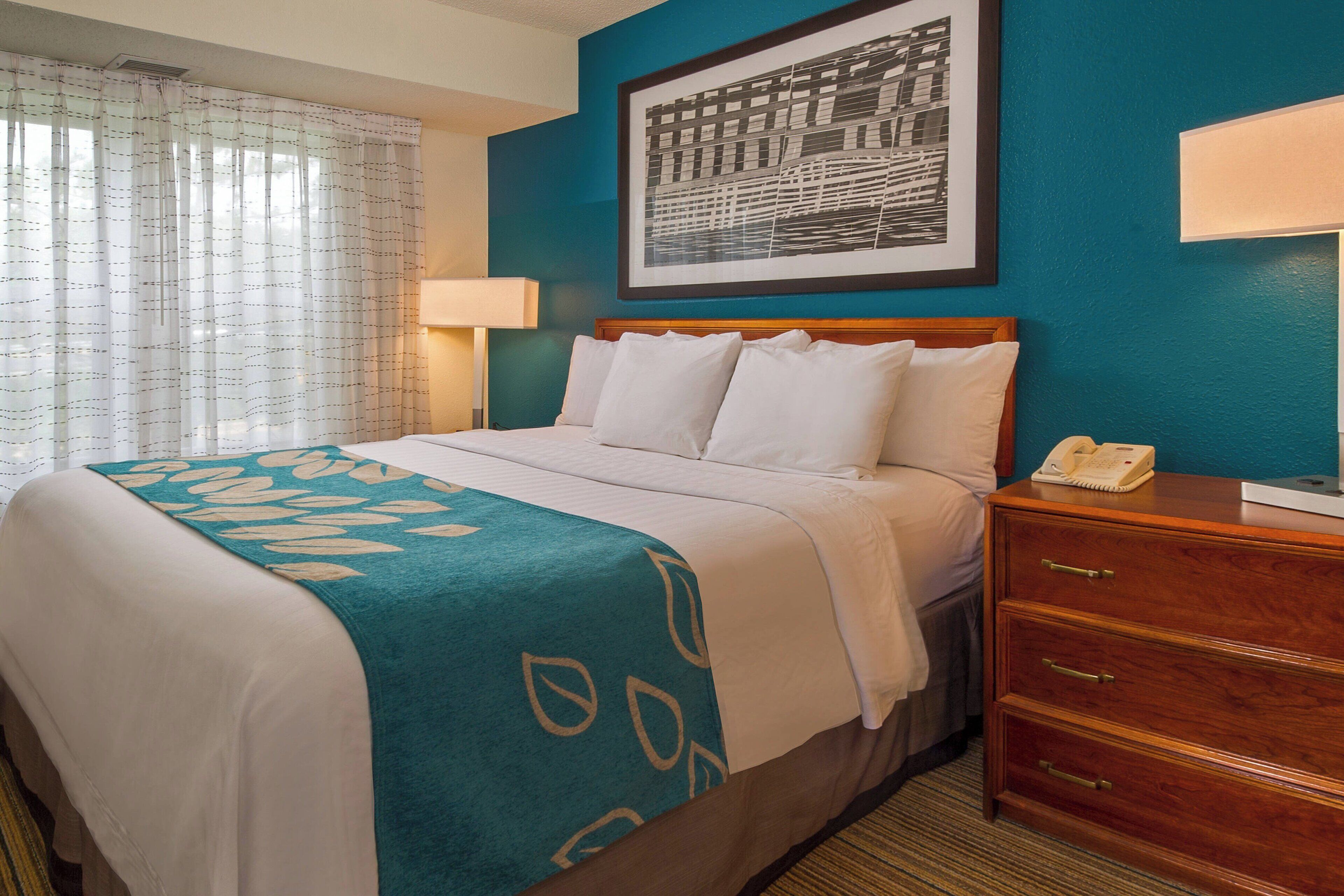 suite, 1 bedroom | 1 bedroom, laptop workspace, blackout curtains, iron/ironing board