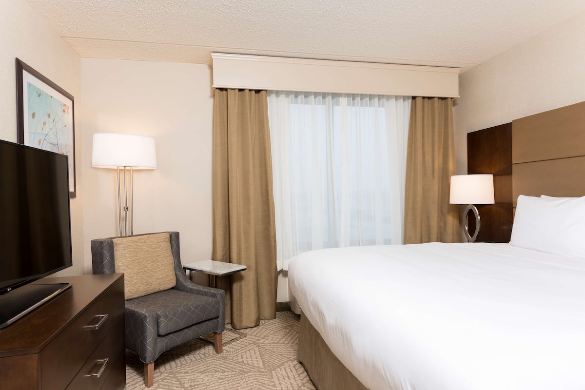In-room safe, blackout drapes, iron/ironing board, free WiFi