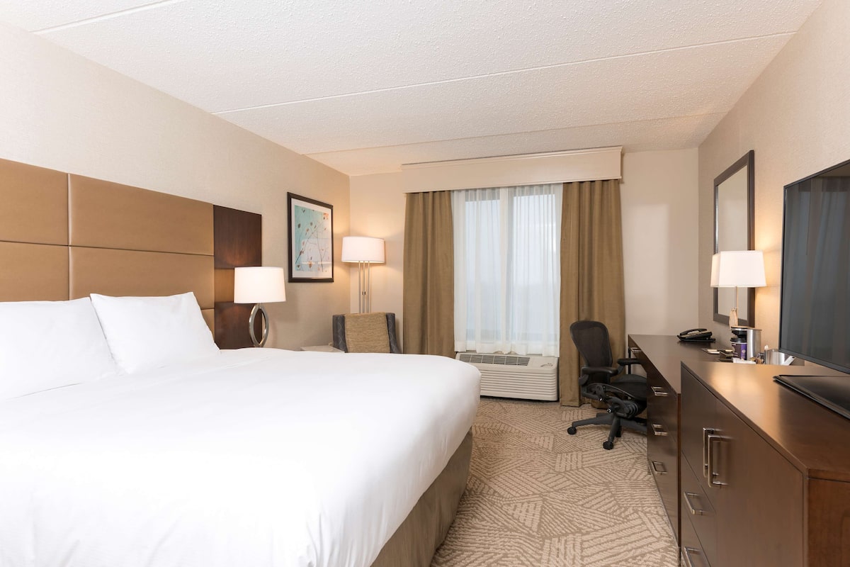 In-room safe, blackout drapes, iron/ironing board, free WiFi