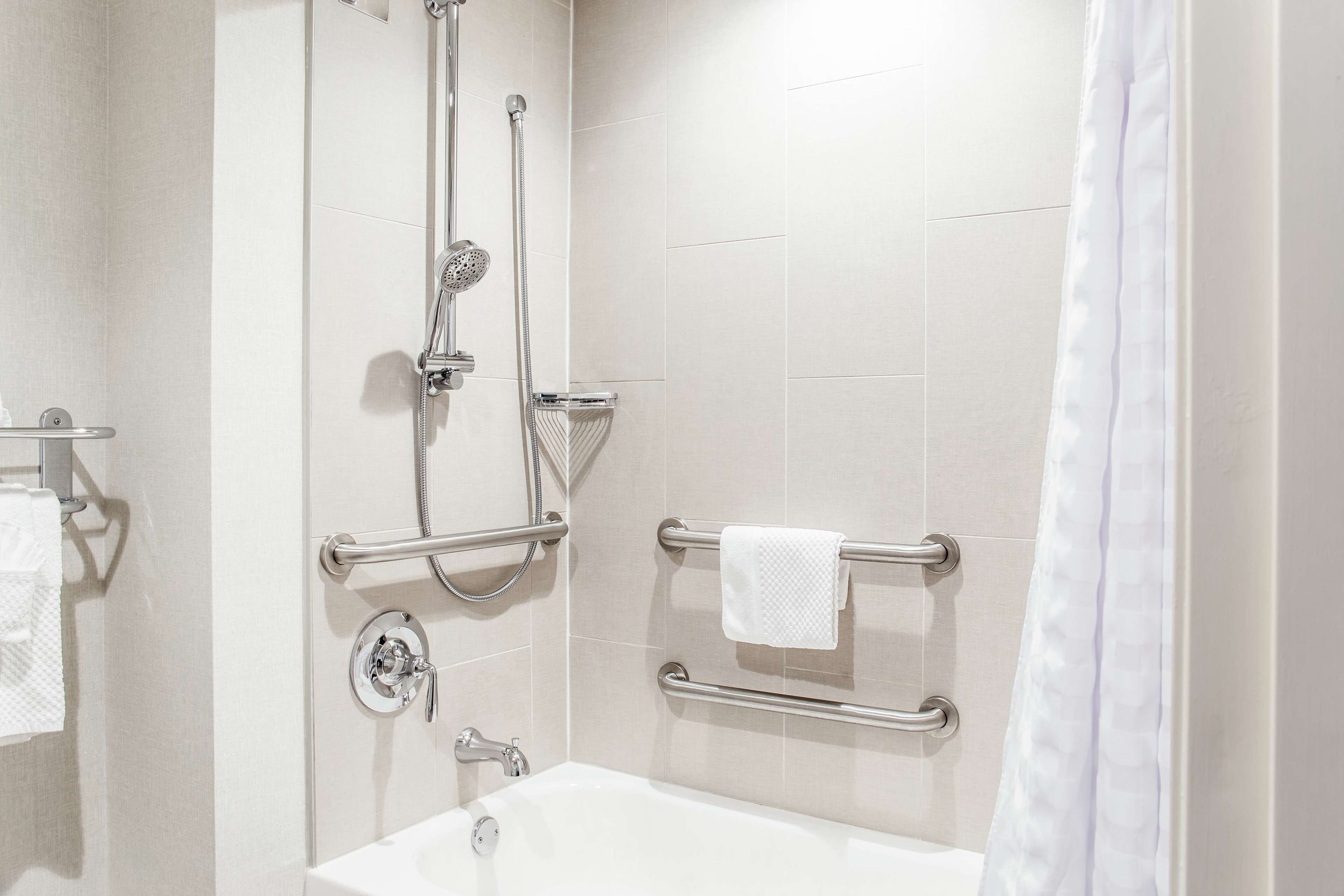 combined shower/bathtub, free toiletries, hair dryer, towels