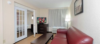 Red Roof Inn PLUS+ Austin South – Airport.