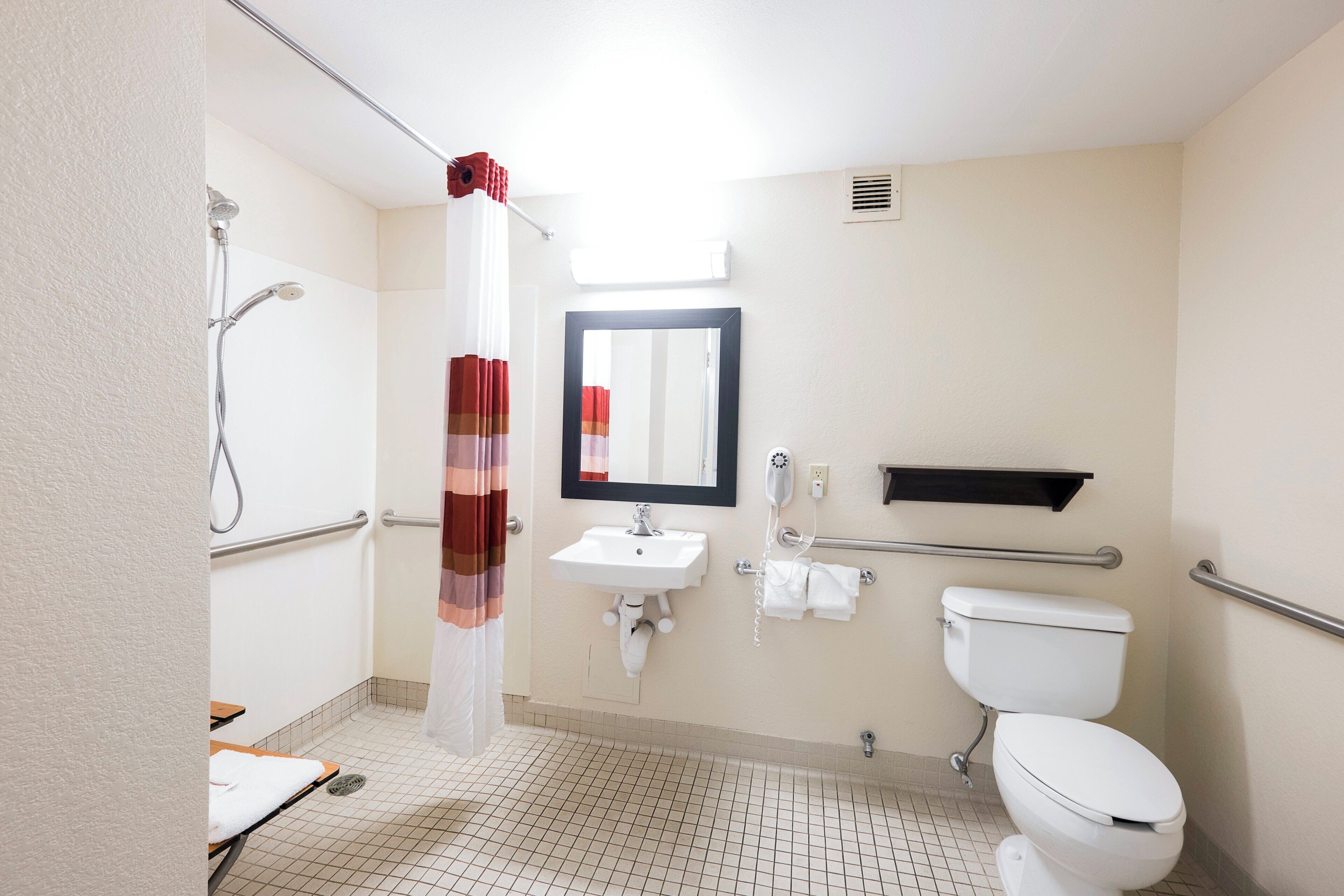 Photo - Red Roof Inn PLUS+ Austin South – Airport.