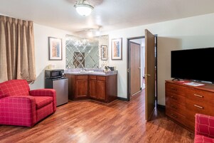 1 多间卧室、特色装修、特色家居、办公桌