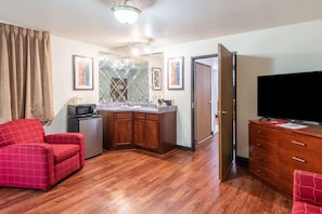 1 bedroom, individually decorated, individually furnished, desk