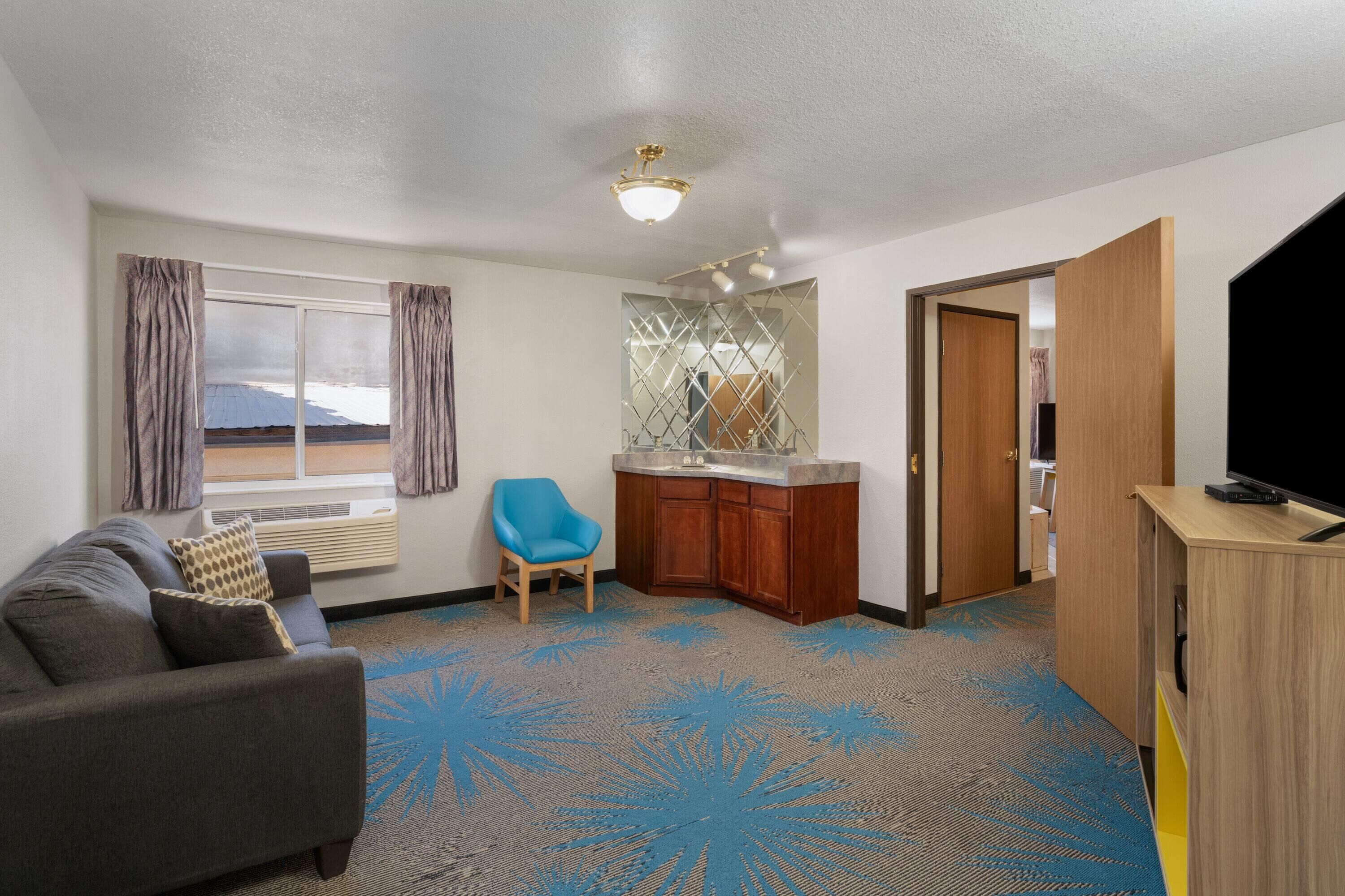 Suite, 1 King Bed with Sofa bed, Non Smoking | Jetted tub