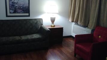 Room, 1 King Bed | Living room | Flat-screen TV, pay movies