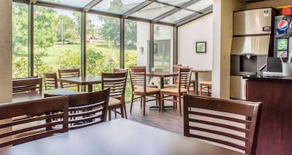 Sleep Inn & Suites of Lancaster County